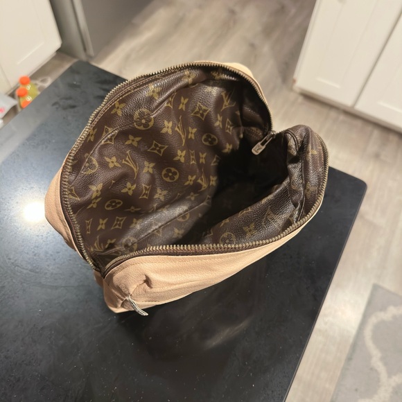 Louis Vuitton Classic Vintage Monogram Toiletry Bag - Picture 11 of 13